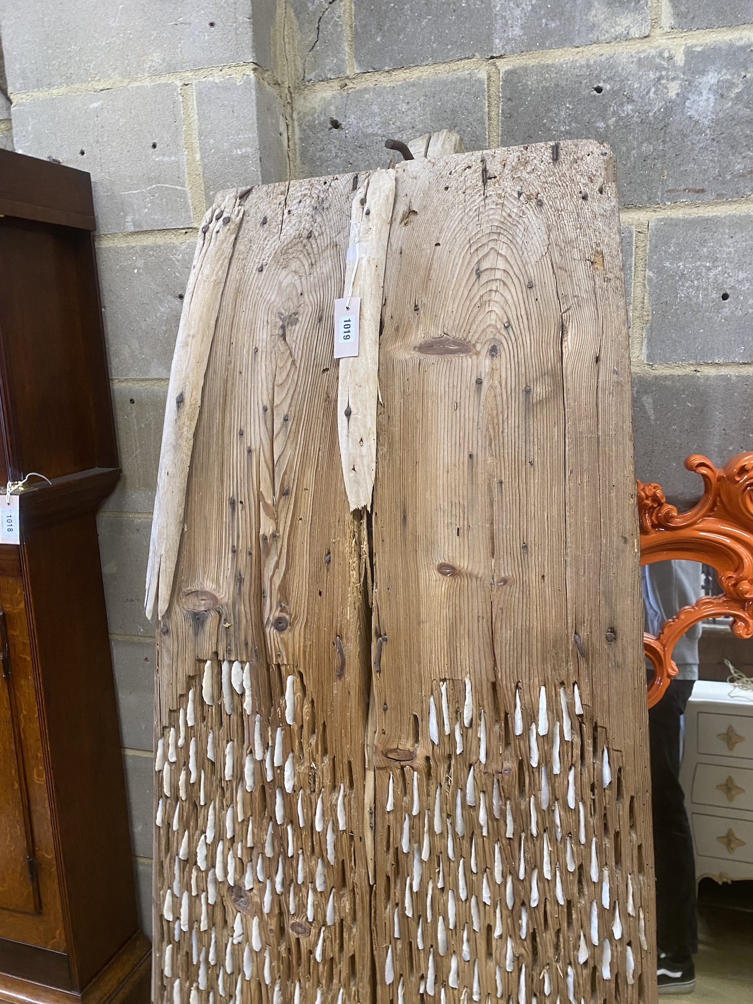 A vintage pine threshing board, length 200cm, width 71cm